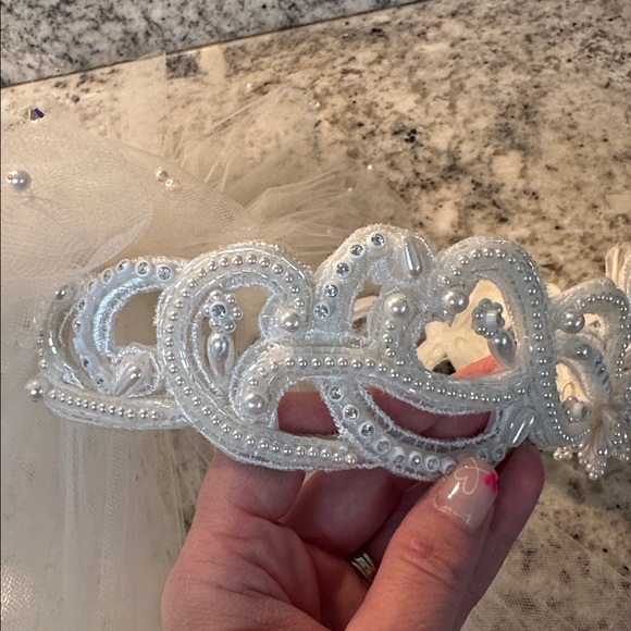 Vintage ivory Beaded tiara/veil - Picture 4 of 10
